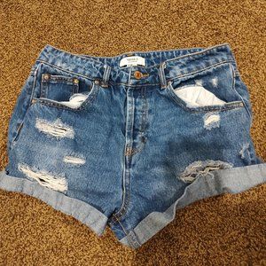 Forever 21: Las Angeles Jean Shorts Size 28 with Manufactured Tears